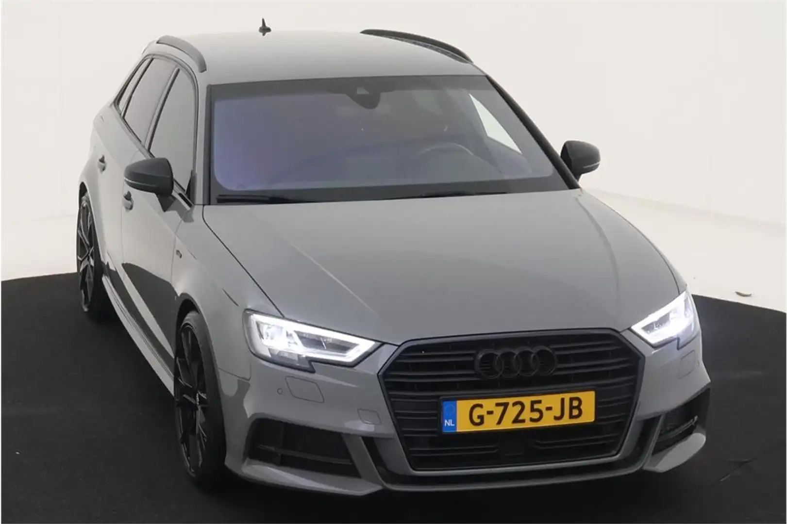 Audi A3 35TFSI S-line /ACC/Camera/keyless/Blackoptiek Grijs - 1