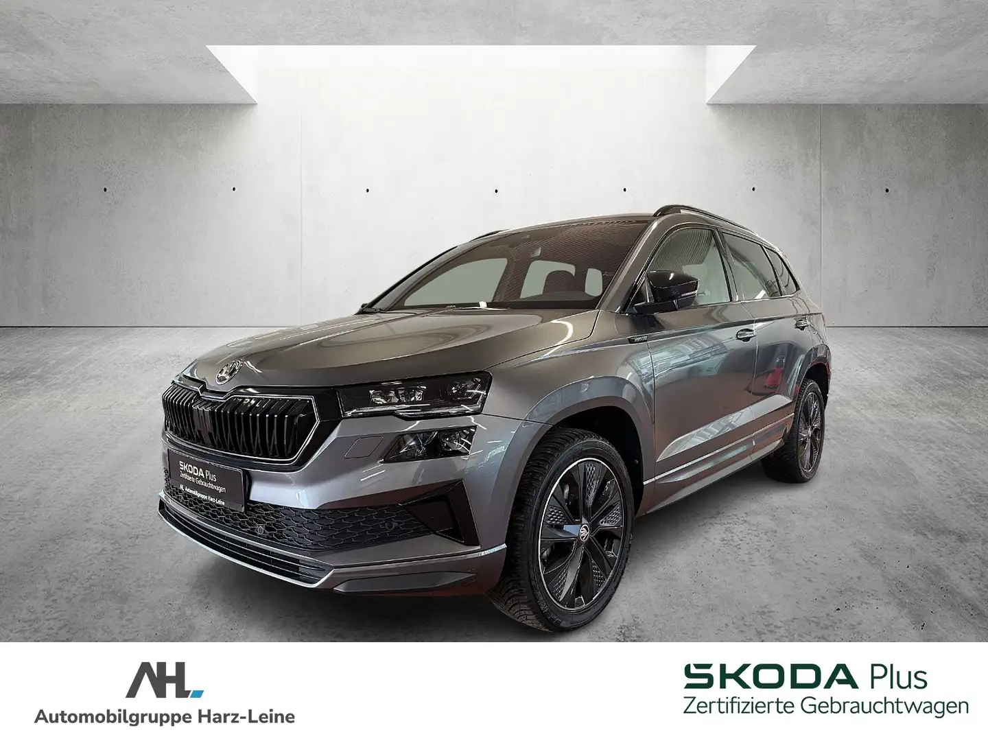 Skoda Karoq 1.5 TSI Sportline DSG Pano ACC Navi RFK Leder Memo Grau - 1