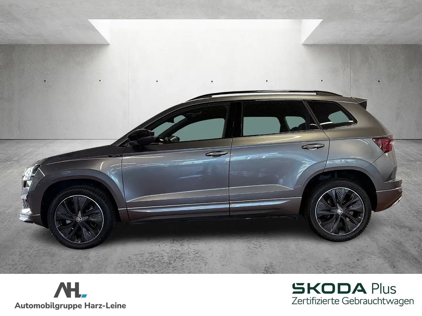 Skoda Karoq 1.5 TSI Sportline DSG Pano ACC Navi RFK Leder Memo Grau - 2