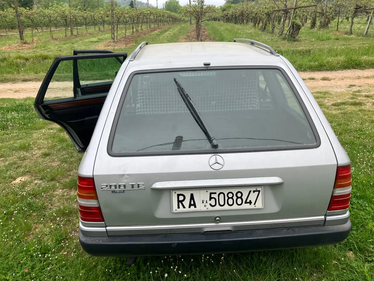 Mercedes-Benz 200 W124 station wagon, foto 7