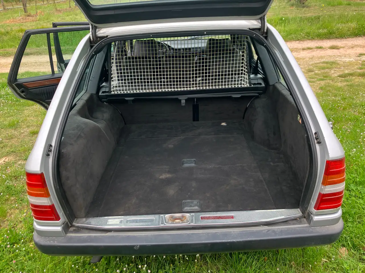 Mercedes-Benz 200 W124 station wagon, foto 6
