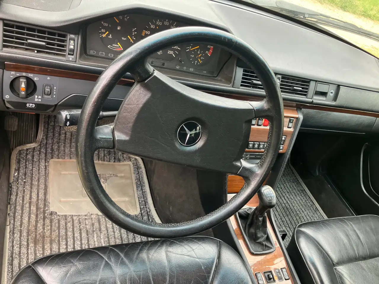 Mercedes-Benz 200 W124 station wagon, foto 11