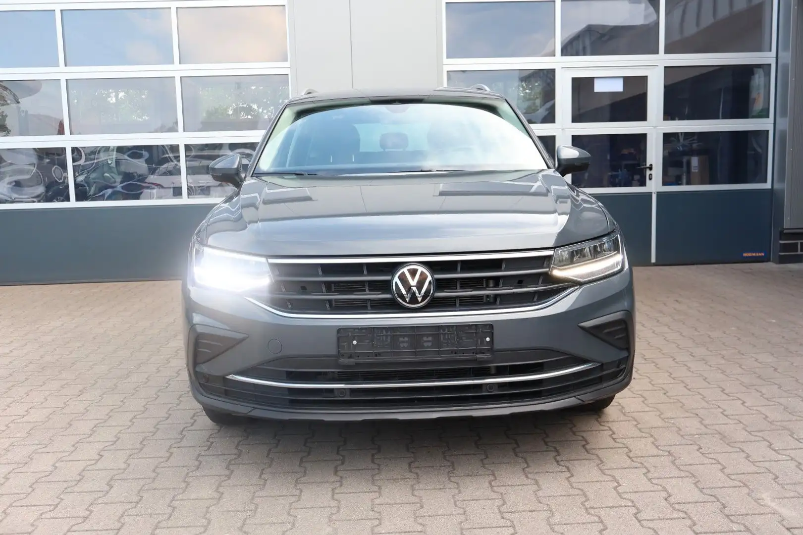 Volkswagen Tiguan Move Automatik/AHK/LED/ACC/Allwetterreife Grau - 2