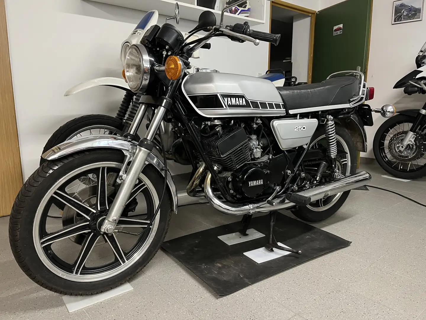 Yamaha RD 250 - 1