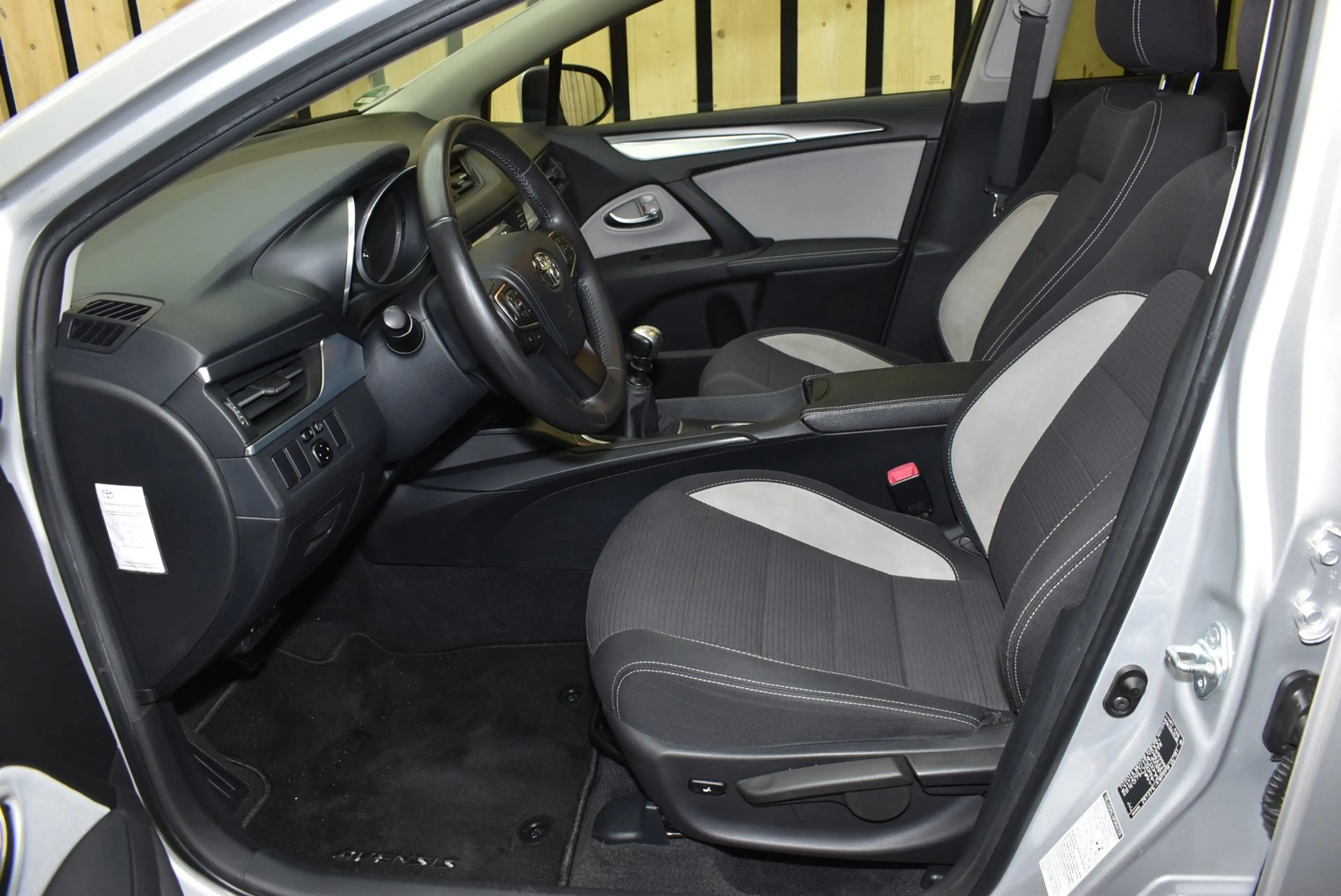 Toyota Avensis Touring Sports 1.8 VVT-i SkyView Edition 147 pk Pa — photo 4