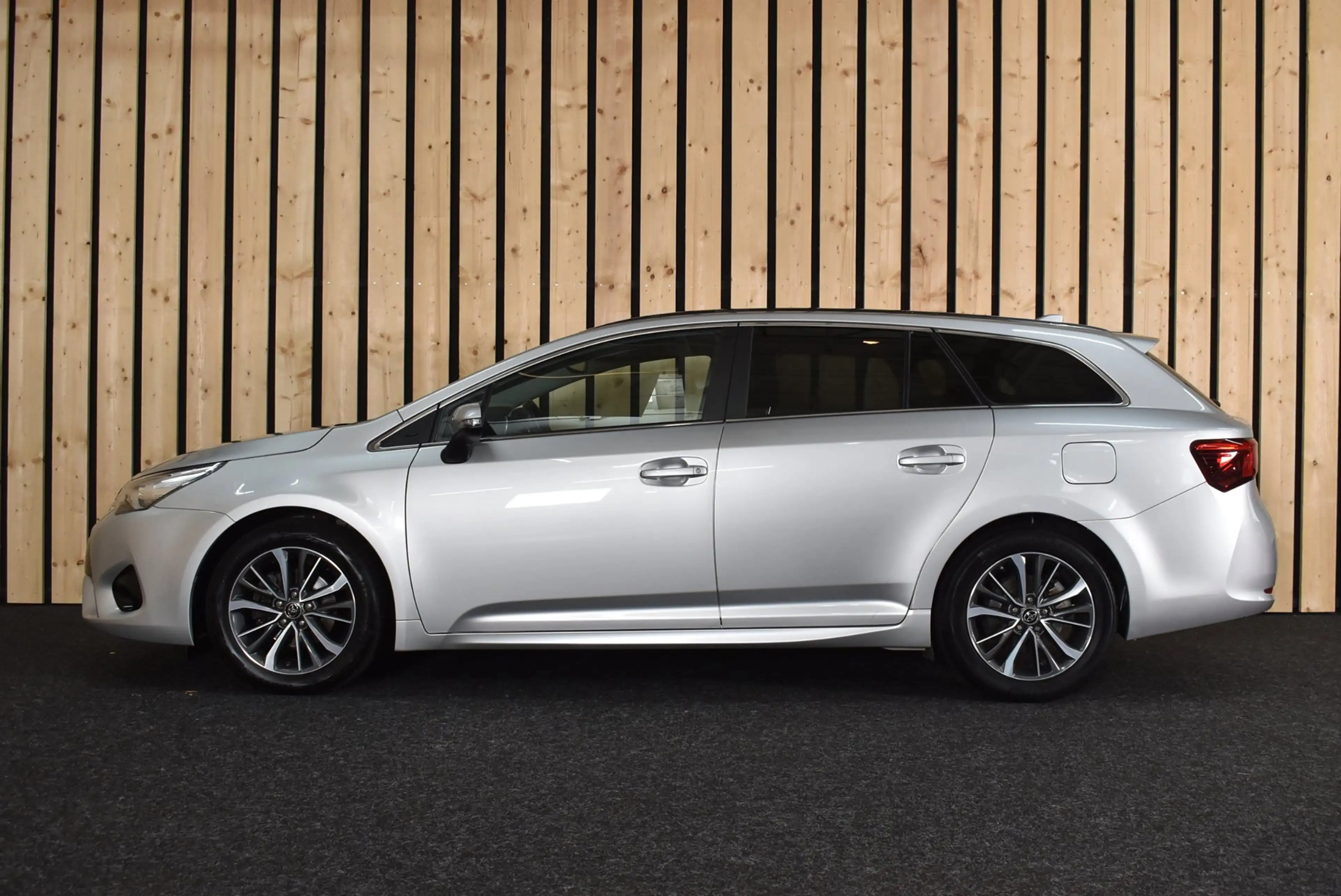 Toyota Avensis Touring Sports 1.8 VVT-i SkyView Edition 147 pk Pa — photo 6