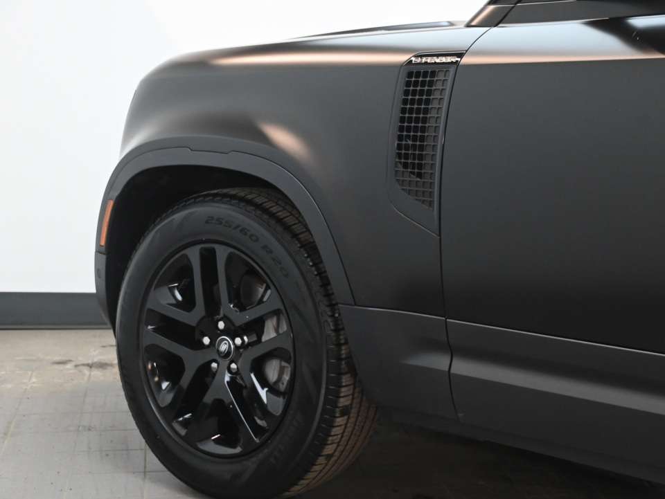 2024 Land Rover Defender 110 P400 /AIR SUSPENSION/COLD CLIMATE PACK thumb 34