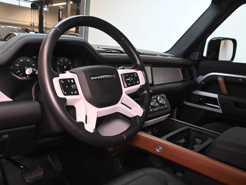 2024 Land Rover Defender 110 P400 /AIR SUSPENSION/COLD CLIMATE PACK alt 3