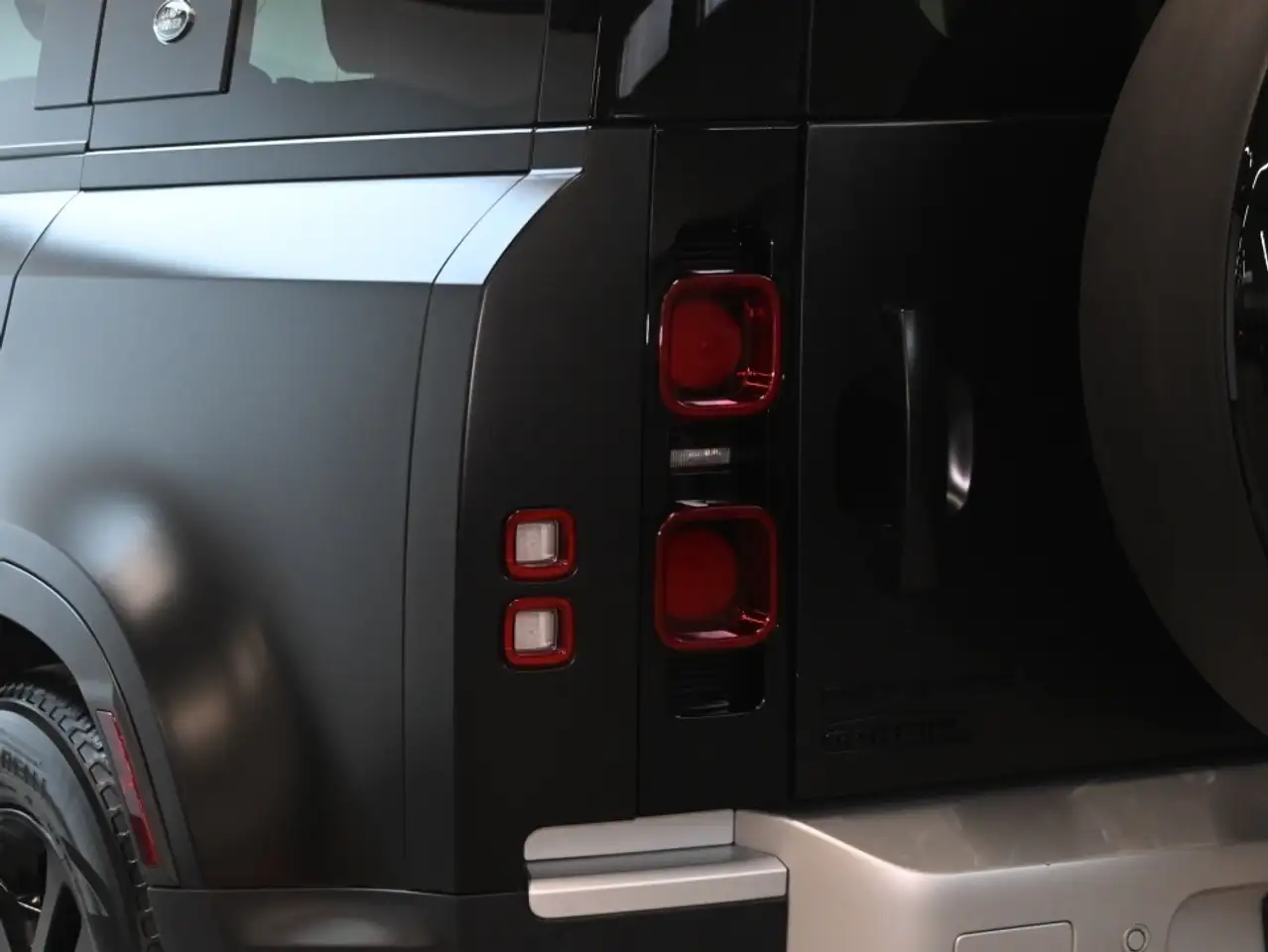 Land Rover Defender снимка Land Rover Defender