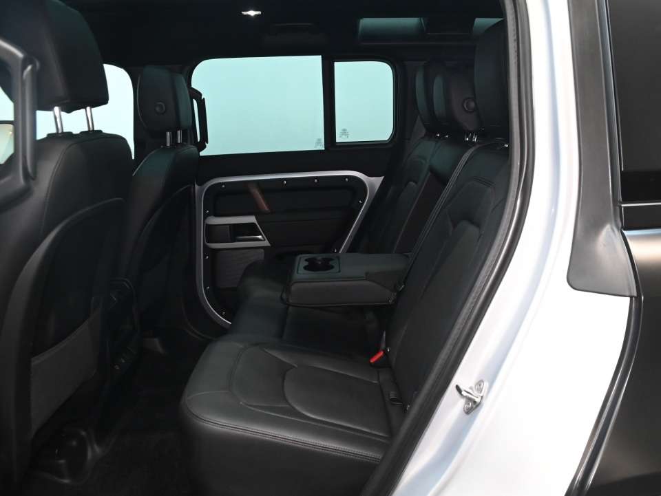 2024 Land Rover Defender 110 P400 /AIR SUSPENSION/COLD CLIMATE PACK alt 4