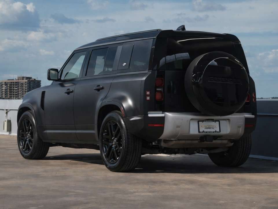 2024 Land Rover Defender 110 P400 /AIR SUSPENSION/COLD CLIMATE PACK alt 2