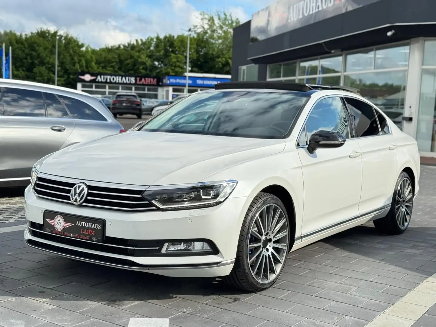 Volkswagen Passat 2.0 TSI DSG"Lim. Highline"PANO"LEDER"LED" Білий - 2