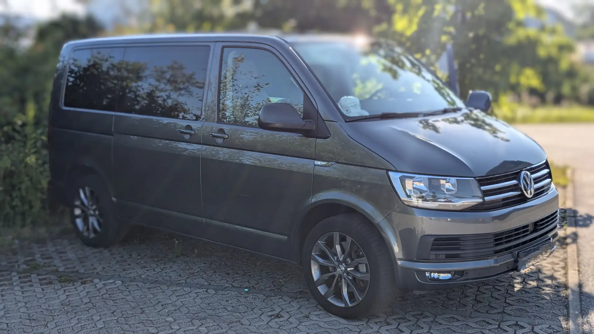 Volkswagen T6 Multivan Comfortline Kurz NAVI Standhzg Bett-Liege-Funktion Grau - 1
