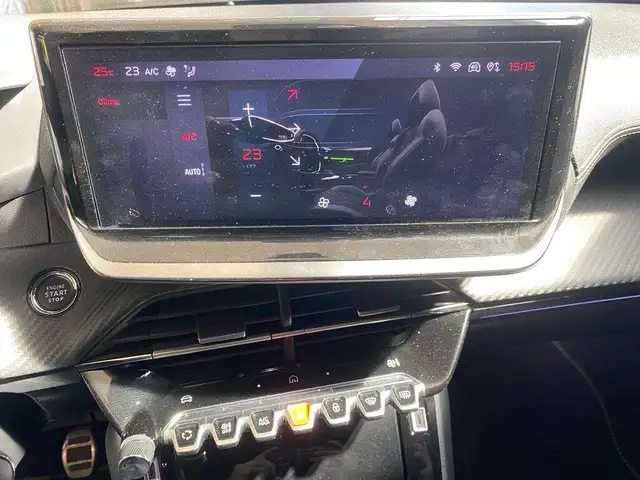 Peugeot 208 view 10