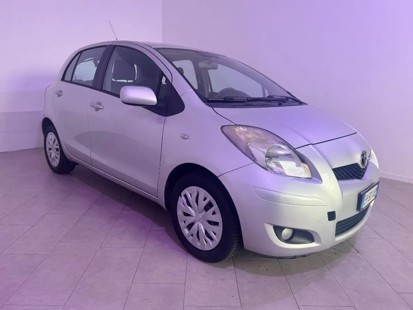Toyota Yaris 1.3 5 porte M-MT Sol Gris - 2