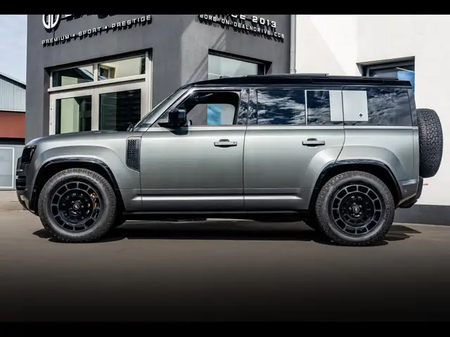 Land Rover Defender 110 view 2