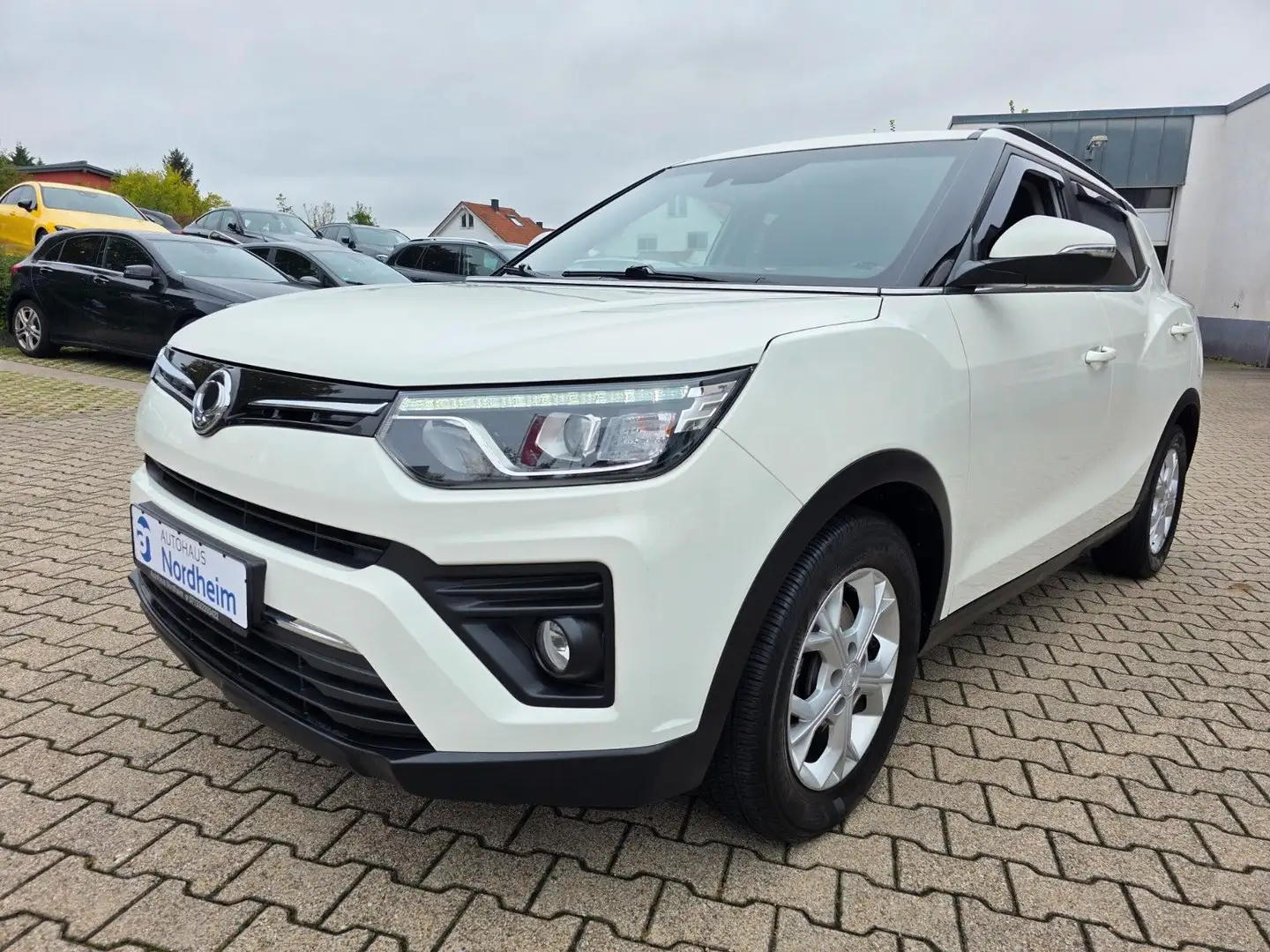 SsangYong Tivoli 1.5 T-GDi Quartz 2WD Automatik/Navi Blanc - 1
