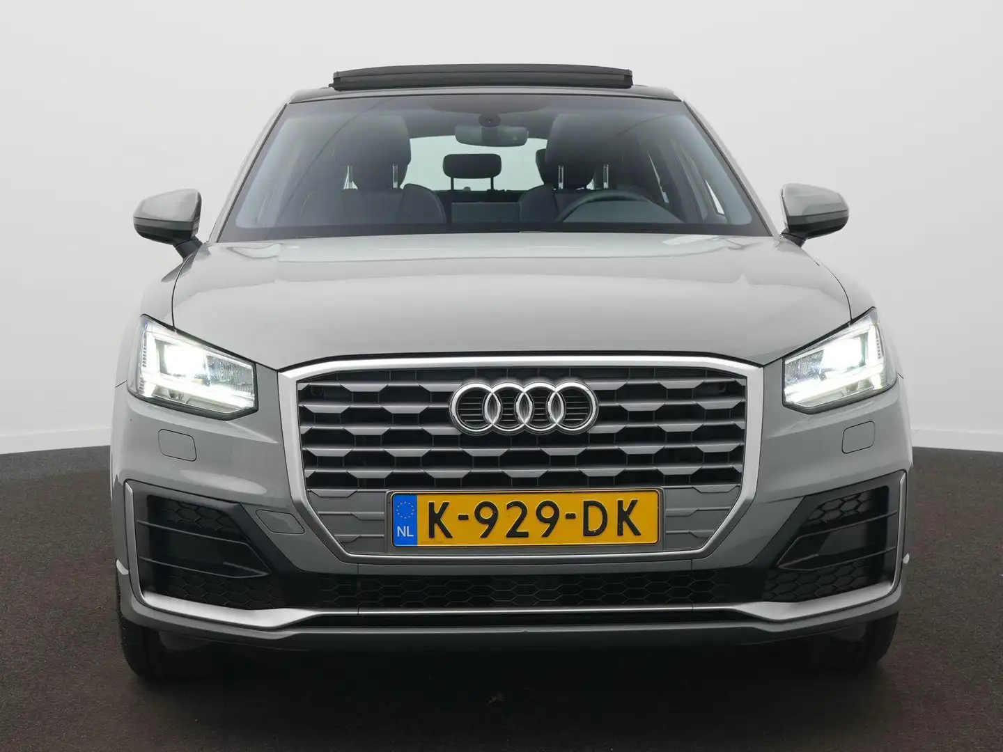 Audi Q2 35 TFSI S Edition S-Line / Pano-dak / Camera / Cli Grijs - 2