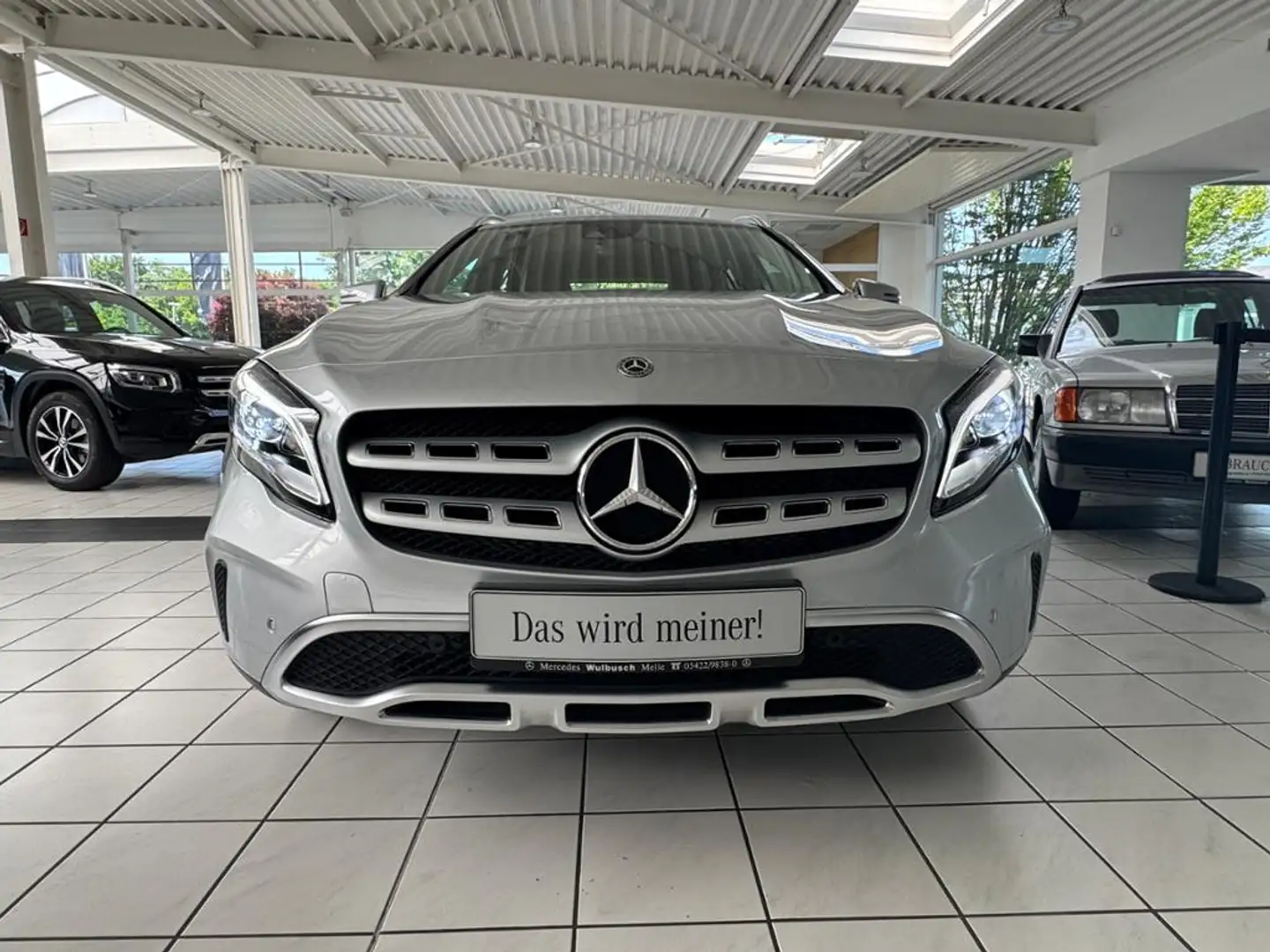 Mercedes-Benz GLA 200 Sport Utility Vehicle Navi KAM PDC AUT Silber - 2