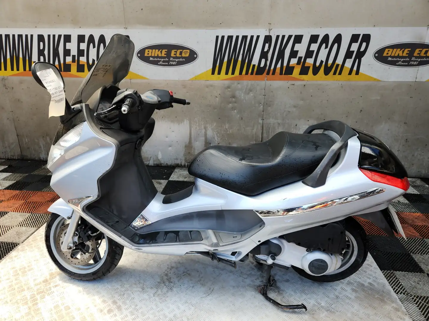 Piaggio X 8 Grigio - 2