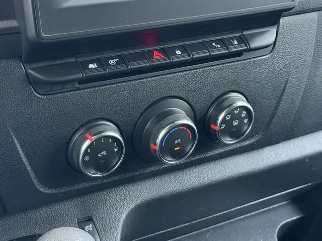 Renault Master view 9