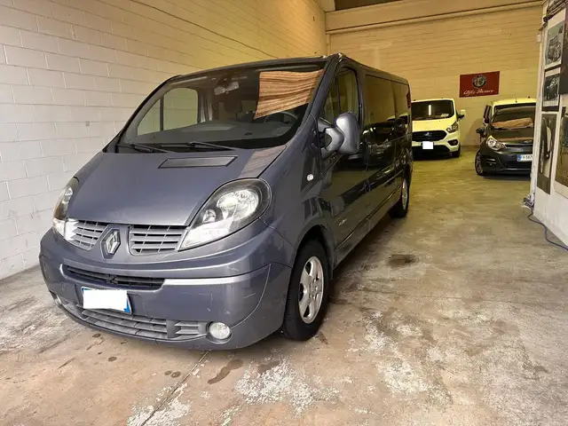 Renault Trafic 2.0 cdi  9 posti ! passo lungo !