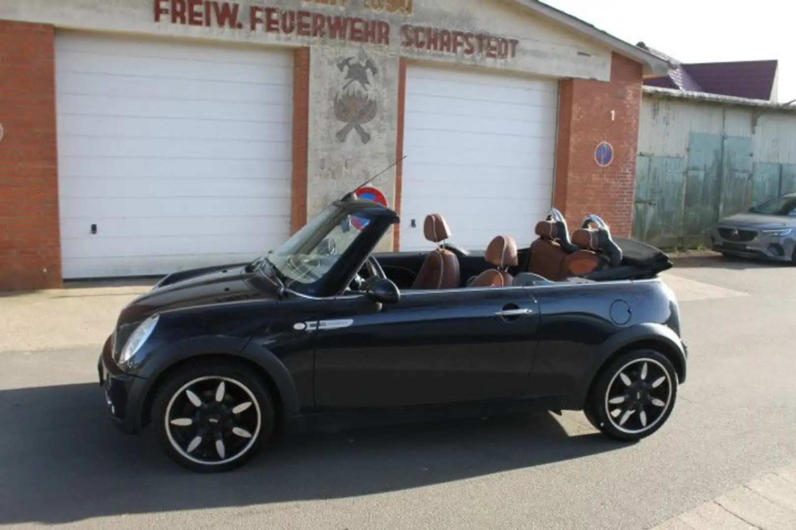 MINI Cooper D Cabrio COOPER_S Cabrio Cooper Sidewalk Schwarz - 1