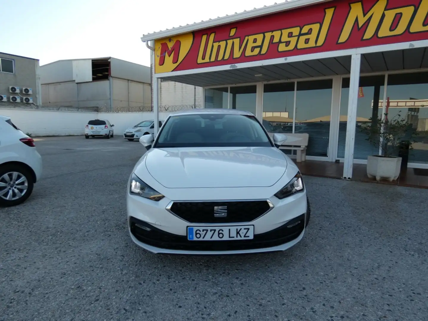 SEAT Leon 2.0TDI S&S Style Launch Pack con Navegador 115 Blanc - 2