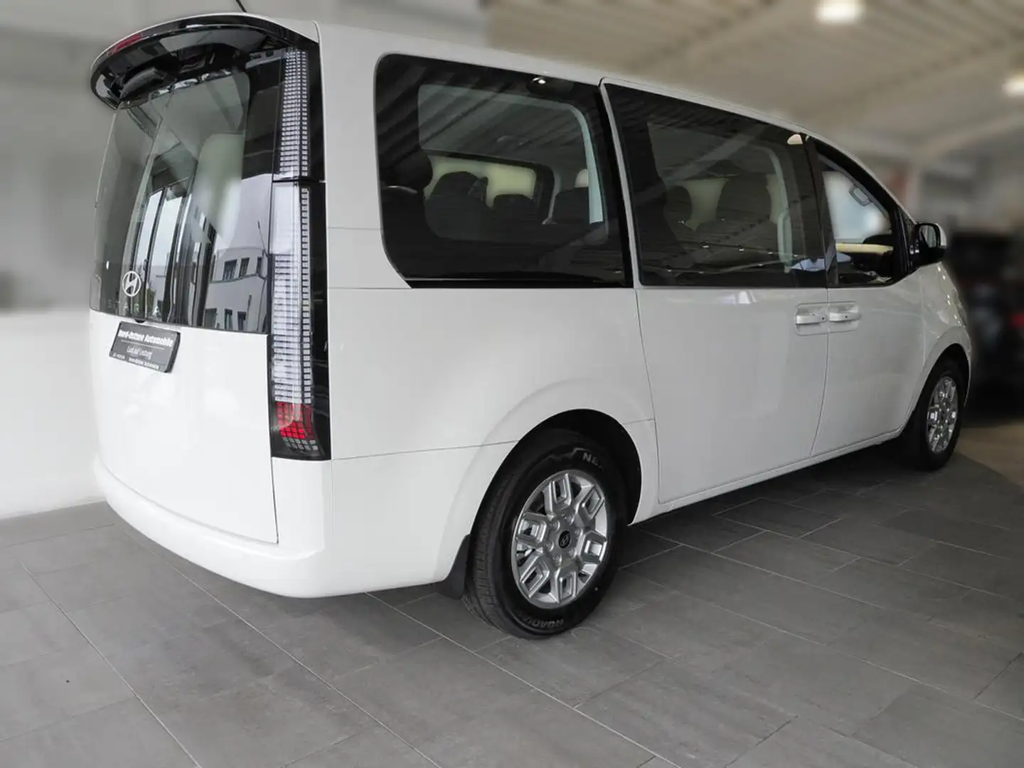 Hyundai STARIA 9-Sitzer HEV TREND Easy-Access-P Park-P Weiß - 2