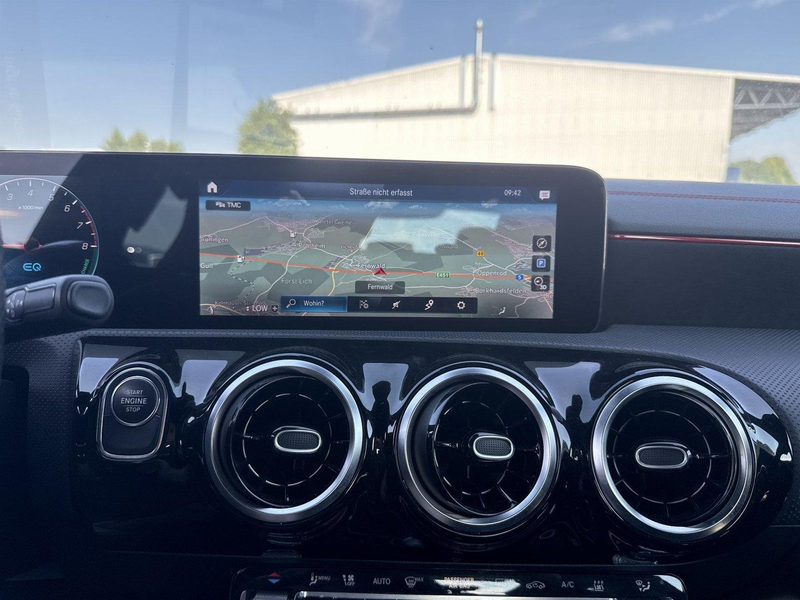 Mercedes-Benz CLA 250 Coupé 2x AMG Line Distr+ Widescr Multib. — photo 8
