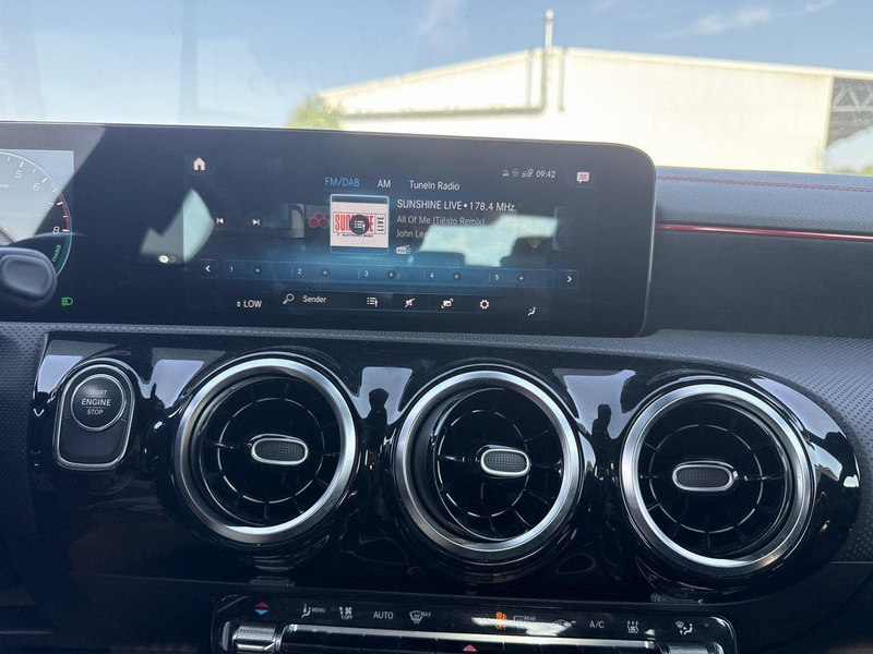 Mercedes-Benz CLA 250 Coupé 2x AMG Line Distr+ Widescr Multib. — photo 10