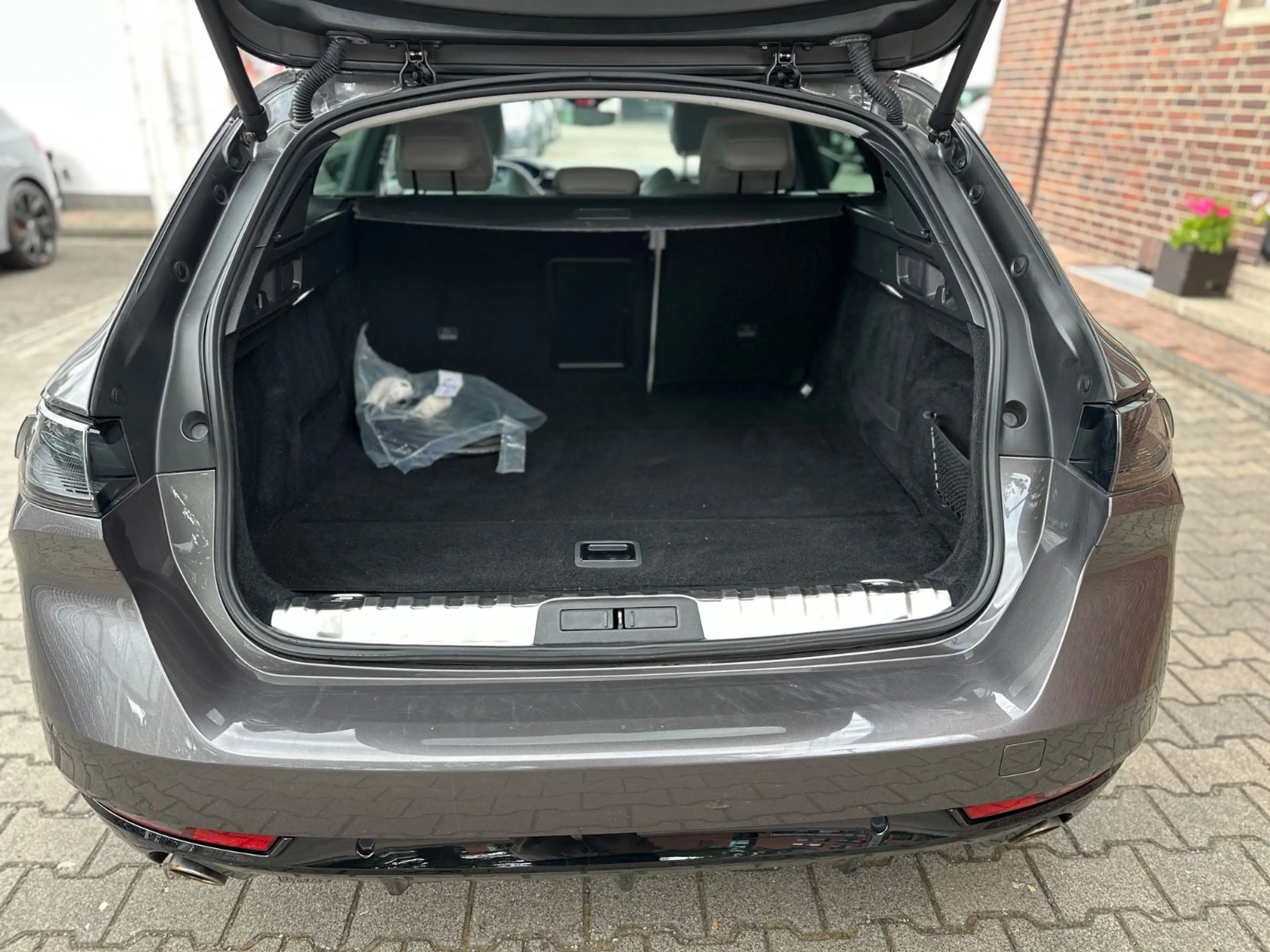 Peugeot 508 SW Hybrid 225 Active Pack — photo 13