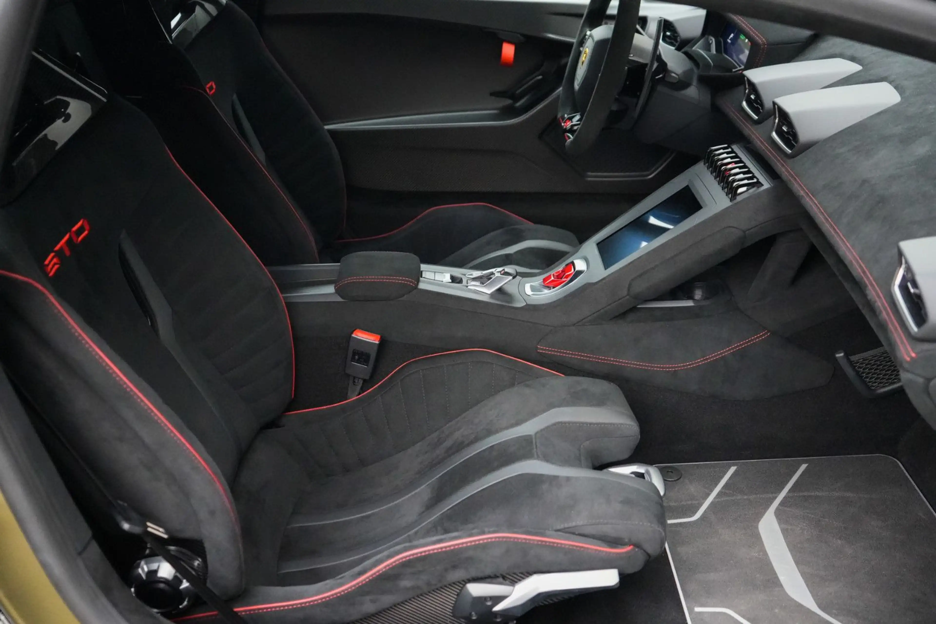 Lamborghini Huracán STO — photo 14