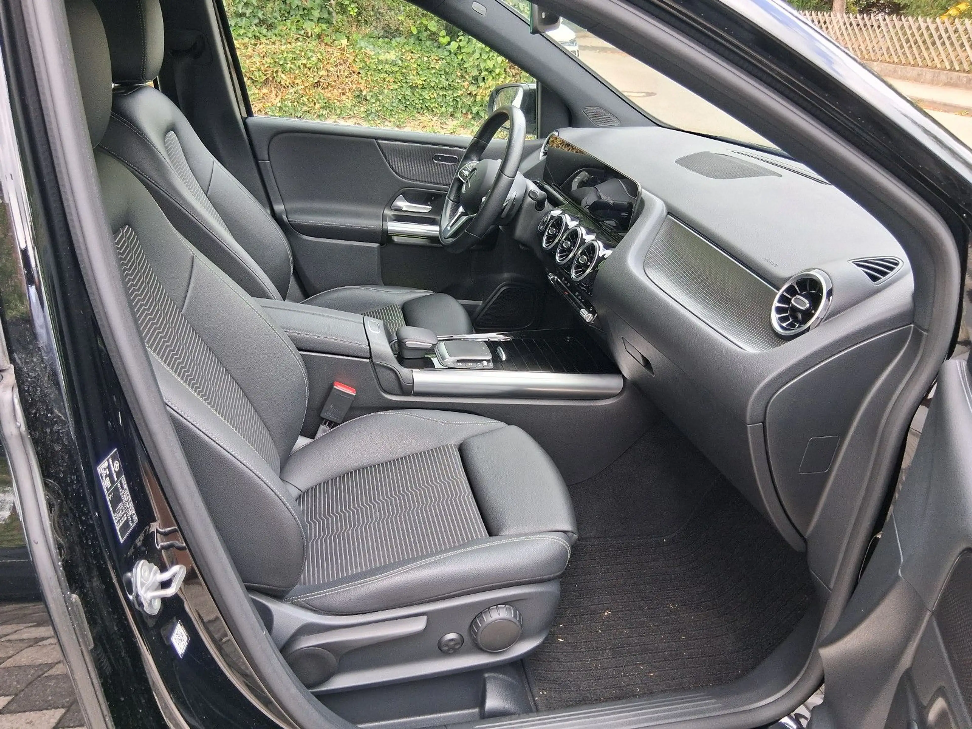 Mercedes-Benz B 200 d URBAN PROGRESSIVE-PAKET DISTRONIC PLUS — photo 11