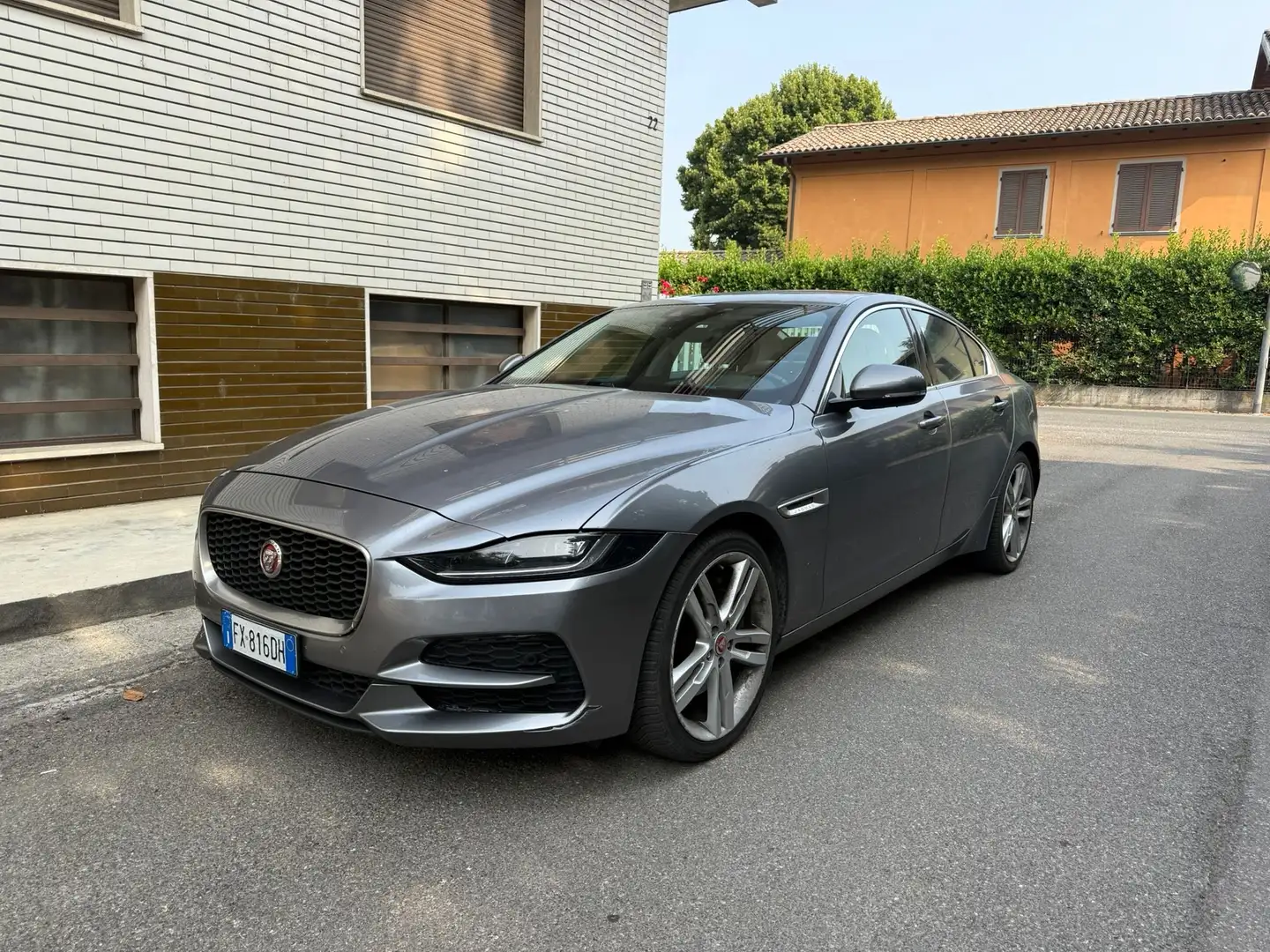 Jaguar XE 2.0d i4 R-Dynamic S 180cv auto - 1