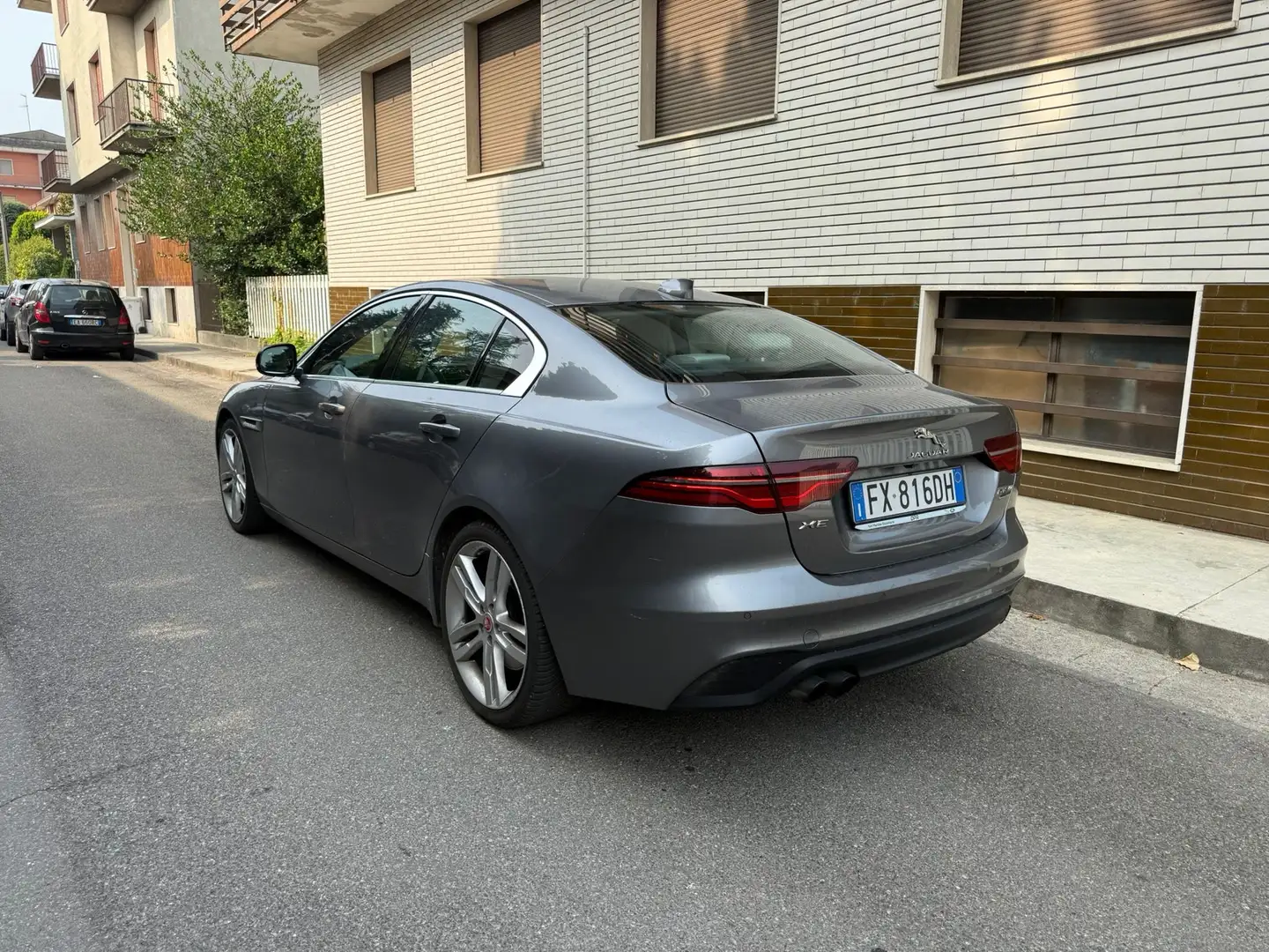 Jaguar XE 2.0d i4 R-Dynamic S 180cv auto - 2