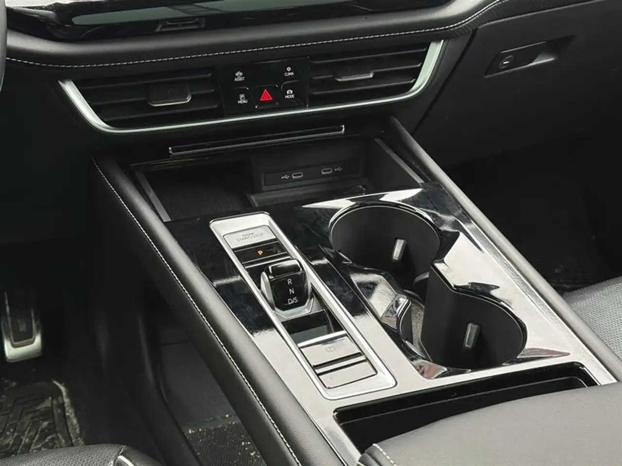 Volkswagen Atlas снимка Volkswagen Atlas