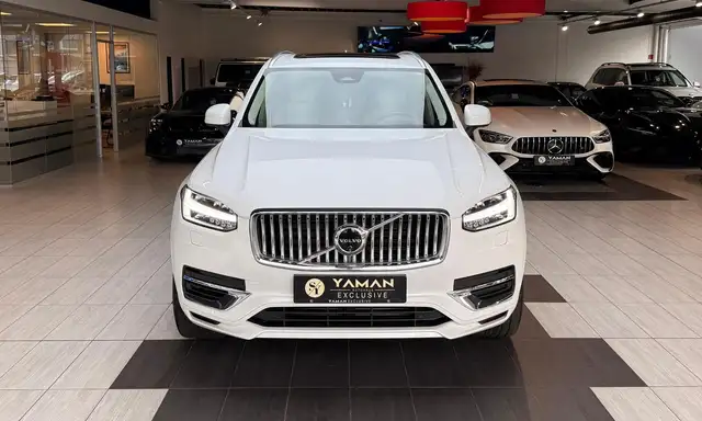 Volvo XC90 view 3