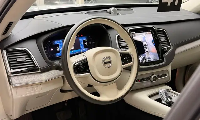 Volvo XC90 view 13