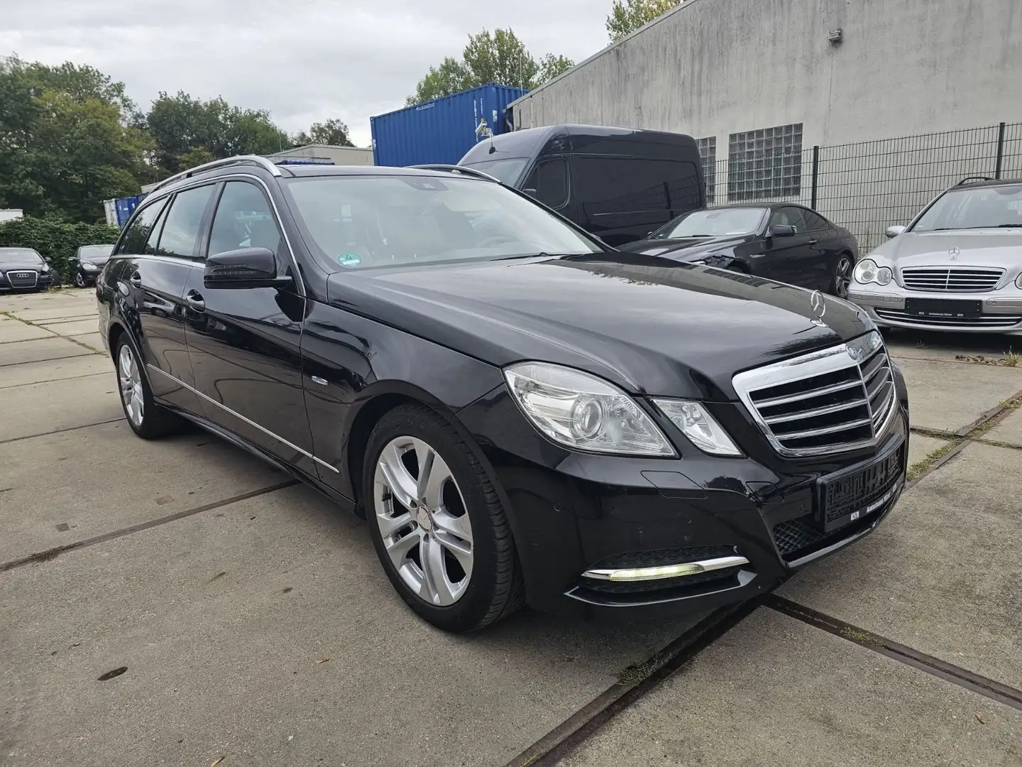 Mercedes-Benz E 200 E T-Modell E 200 CGI BlueEfficiency Schwarz - 2