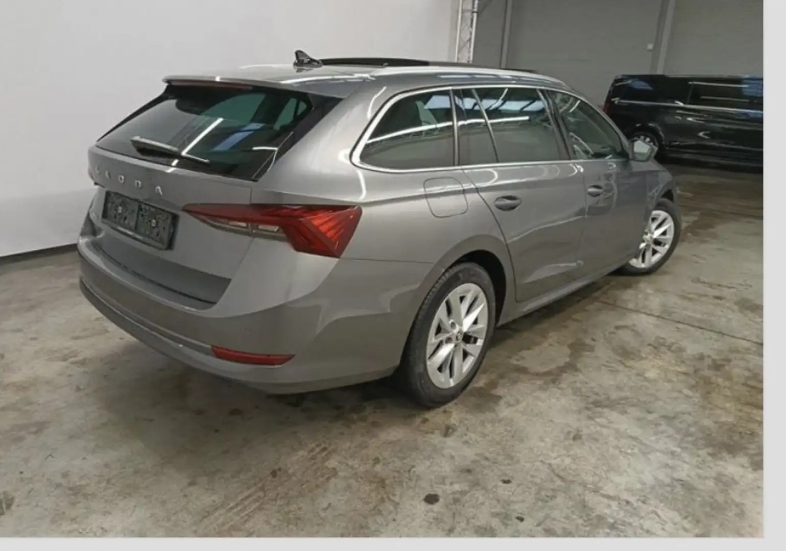 Skoda Octavia Combi 2,0 TDI Style DSG AHK Matrix DCC Kamera - 2