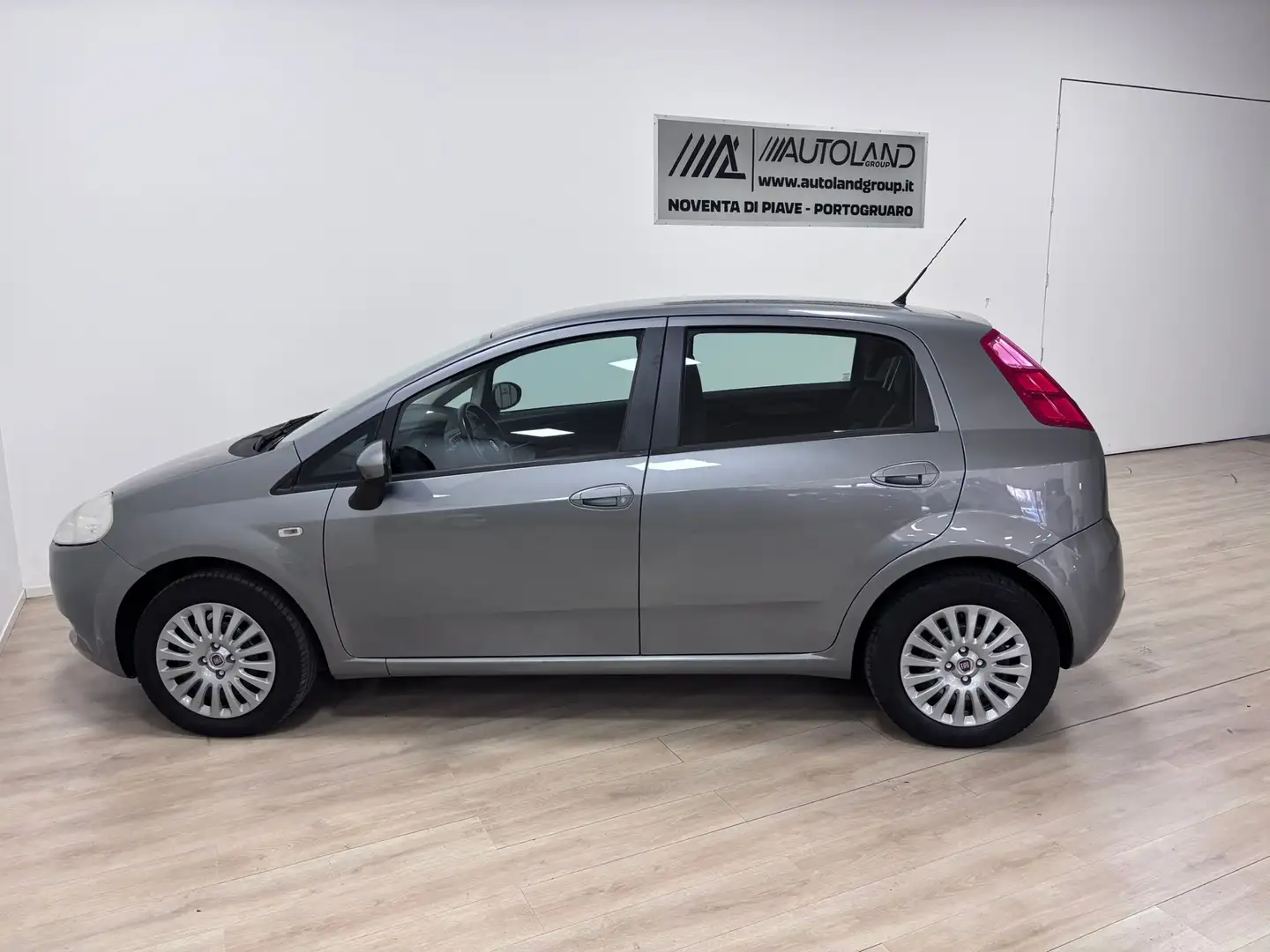 Fiat Grande Punto Grande Punto 5p 1.2 65cv *** NEOPATENTATI*** Plateado - 2