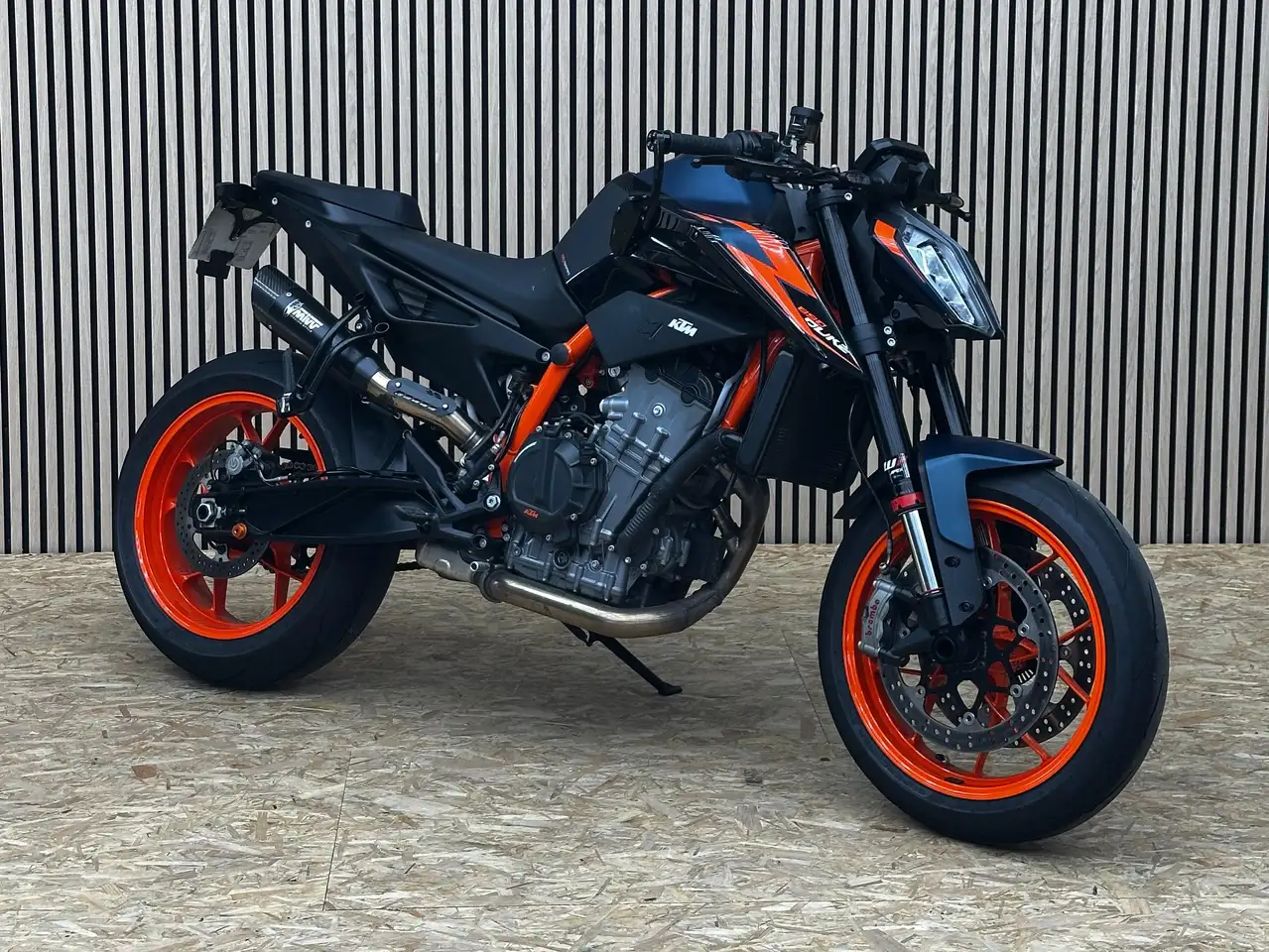KTM 890 Duke R