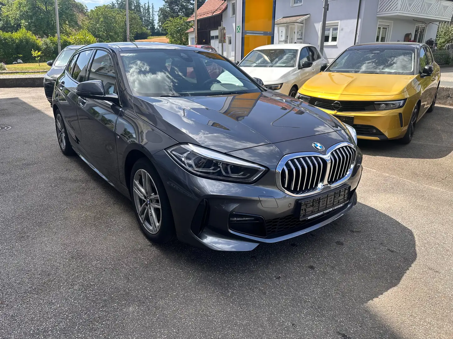 BMW 118 118 i M Sport  Comfort-Paket  Shadow-Line-Paket Grijs - 2