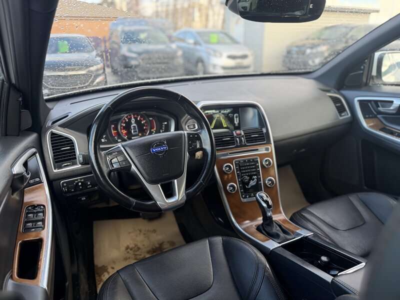 2015 Volvo XC60 T5 Premier Plus *LOW KM, NO ACCIDENTS* alt 3