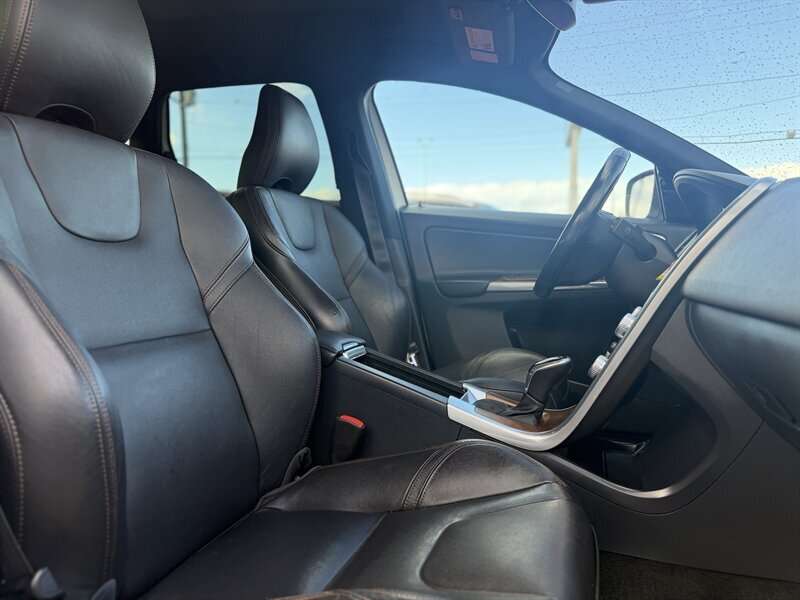 2015 Volvo XC60 T5 Premier Plus *LOW KM, NO ACCIDENTS* thumb 7