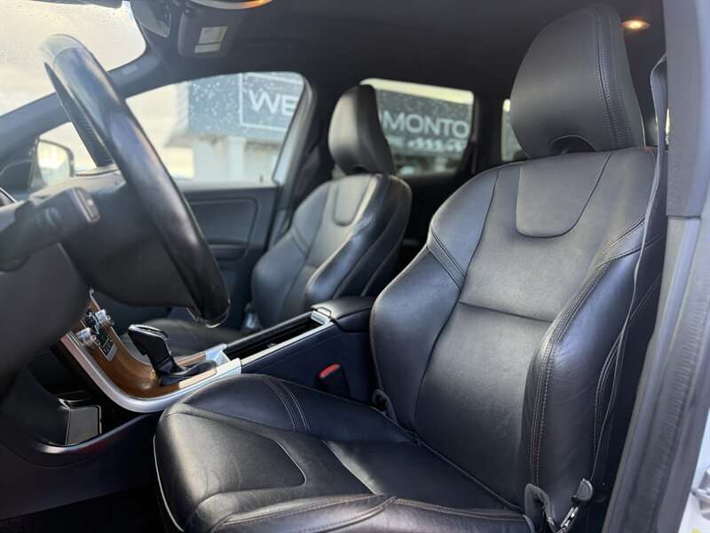 2015 Volvo XC60 T5 Premier Plus *LOW KM, NO ACCIDENTS* alt 2