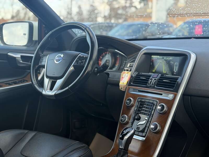 2015 Volvo XC60 T5 Premier Plus *LOW KM, NO ACCIDENTS* thumb 8
