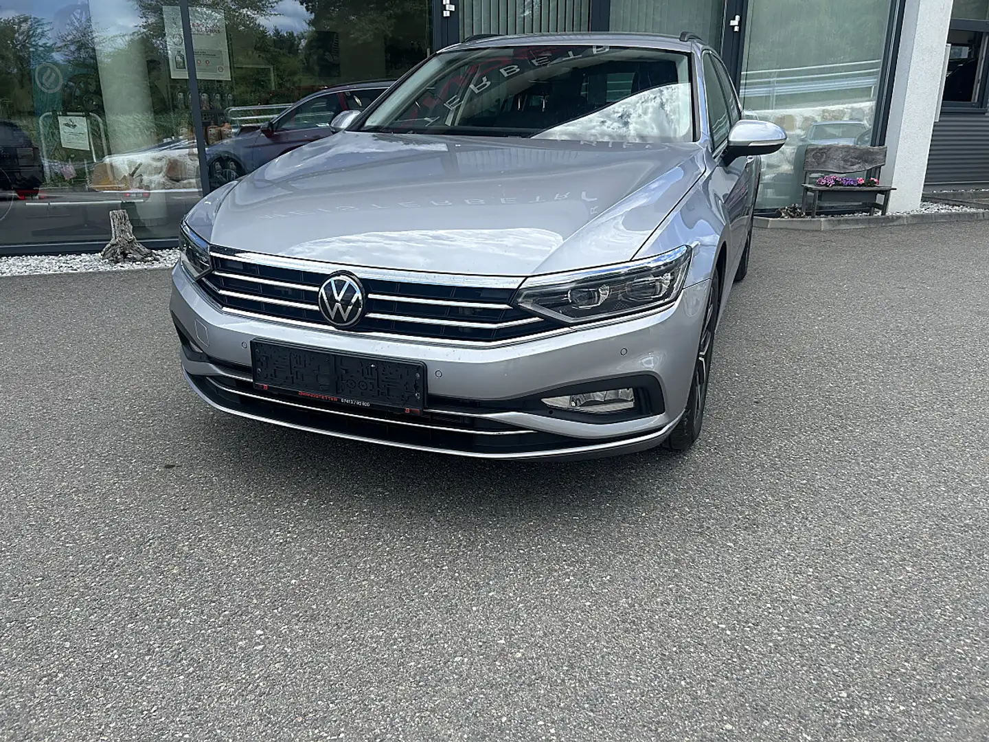Volkswagen Passat Variant Business 2,0 SCR TDI DSG Silber - 2