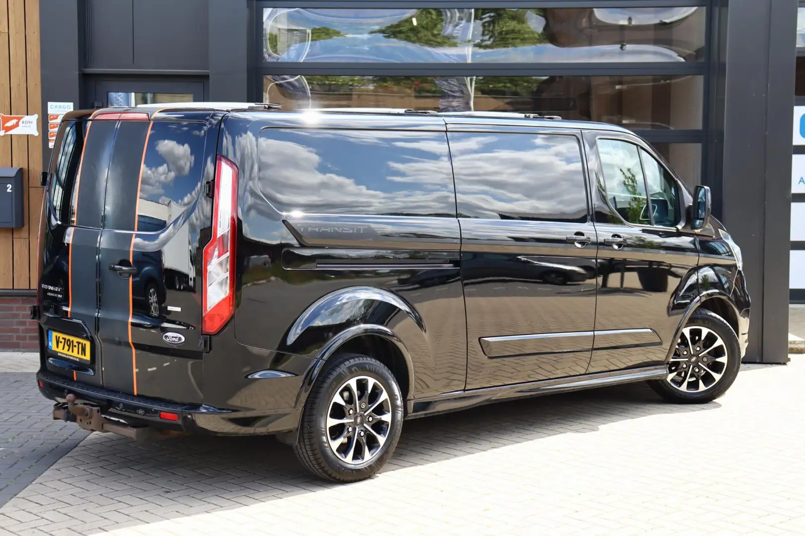 Ford Transit Custom 310 2.0 TDCI L2H1 Sport | NAP | Eerste Eigenaar | - 2